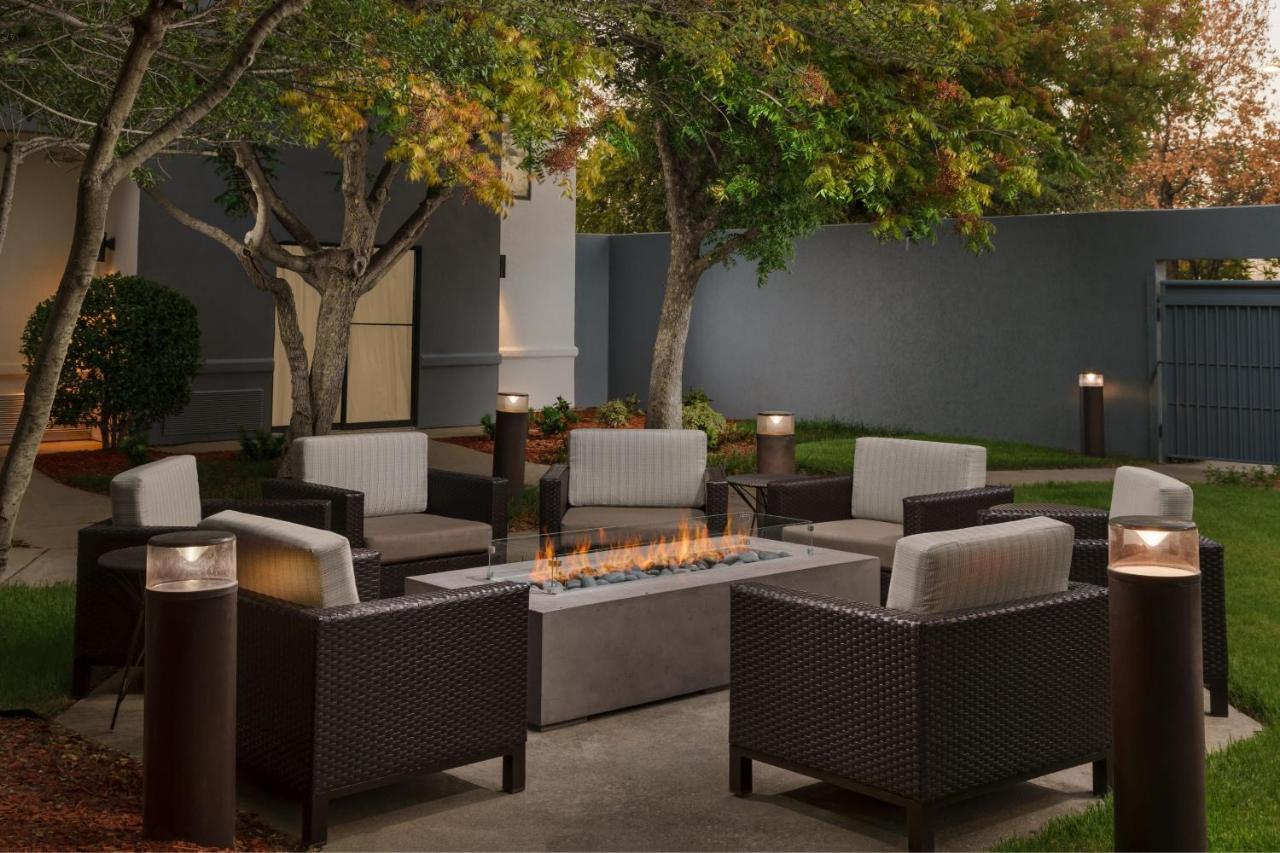 Courtyard By Marriott Dallas Lewisville Buitenkant foto